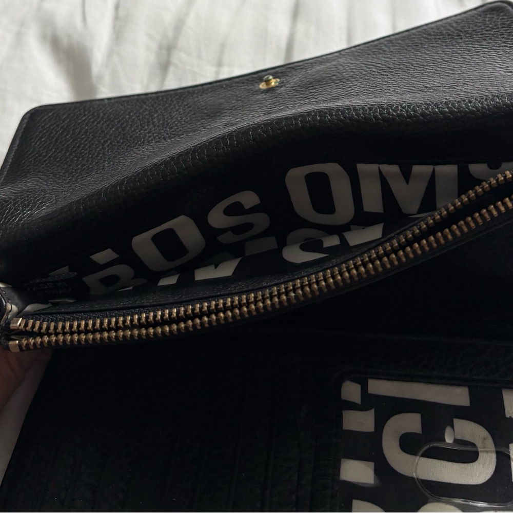 Marc by Marc Jacobs Black Wallet with Gold Plaque - Picture 8 of 9